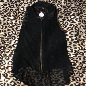 Black top w cheetah print detail